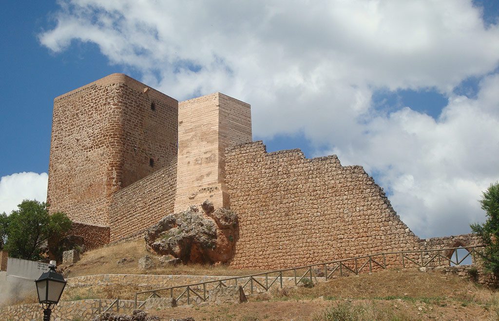 Imágen del Castillo de Hornos de Segura. Restauración en proceso en junio de 2011 por Sustratal